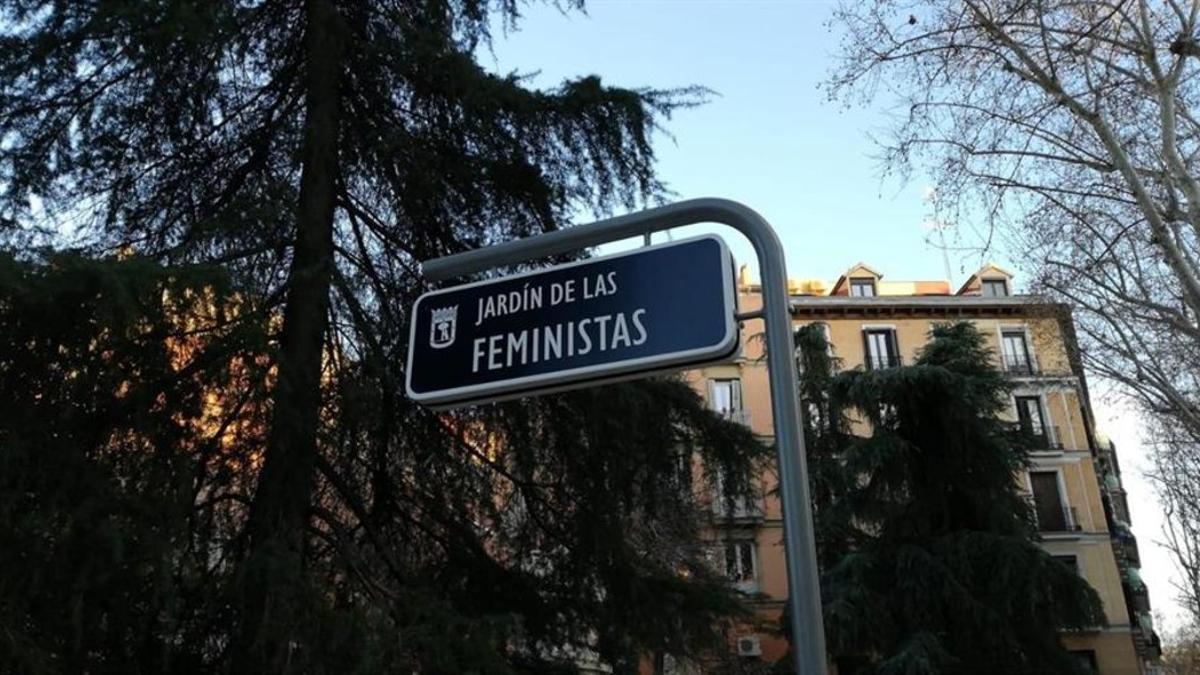 La placa del Jardín de las Feministas