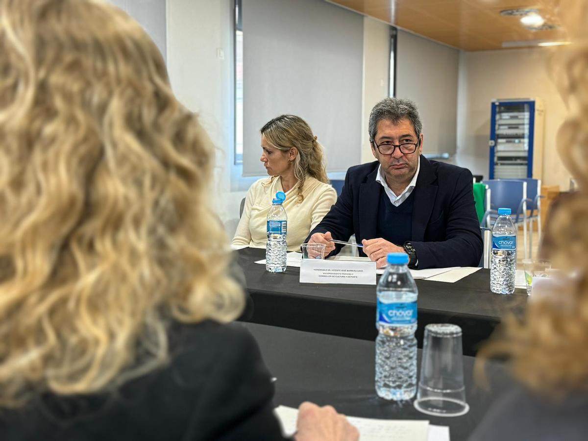 El vicepresidente Primero Vicente Barrera y la secretaria de Cultura, Paula Añó, hoy en el IVC.