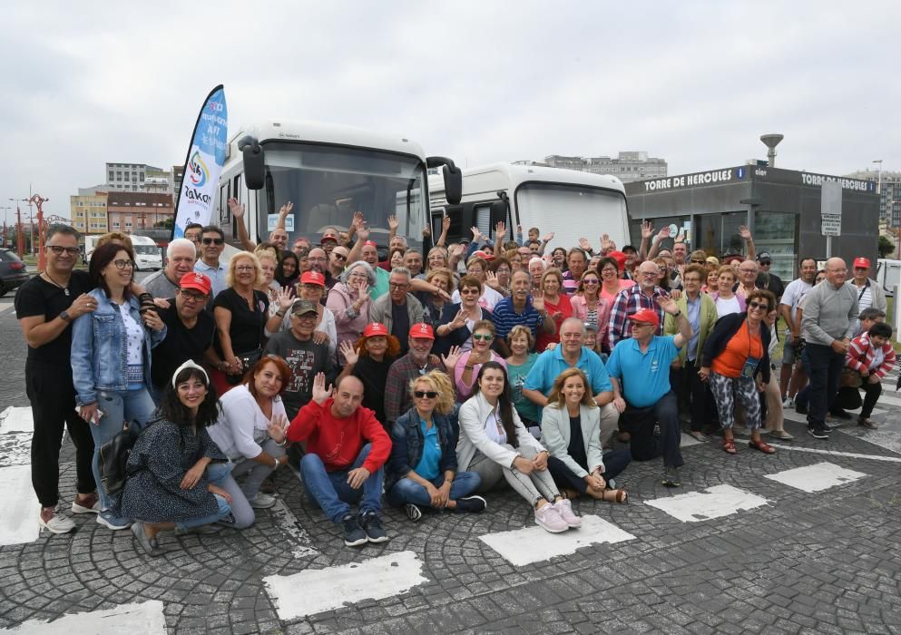 Los participantes de la Ruta de Autocaravanas Yakart parten de la Torre en una expedición que pasará por las cuatro provincias gallegas.