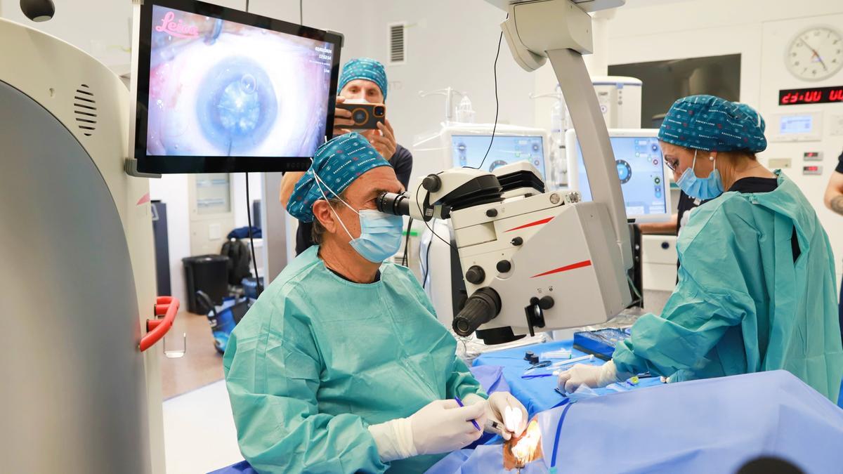 Faco Elche saca pulso con sus cirugías en directo desde el Hospital del Vinalopó