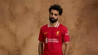 El Liverpool presenta candidatura a la mejor camiseta de la temporada 2024-25