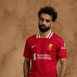 Mohamed Salah luciendo la nueva camiseta del Liverpool
