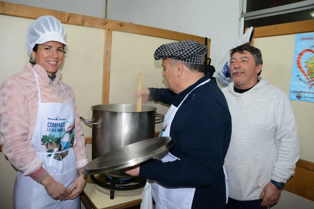 Cangas inicial la campaña a favor de Manos Unidas con una sopa solidaria.