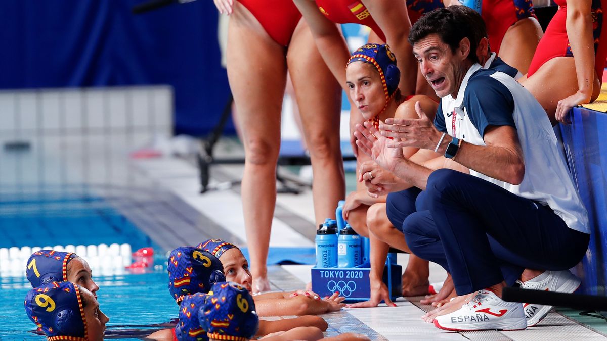 La selección española de waterpolo femenina en el encuentro contra Sudáfrica en Tokio 2020