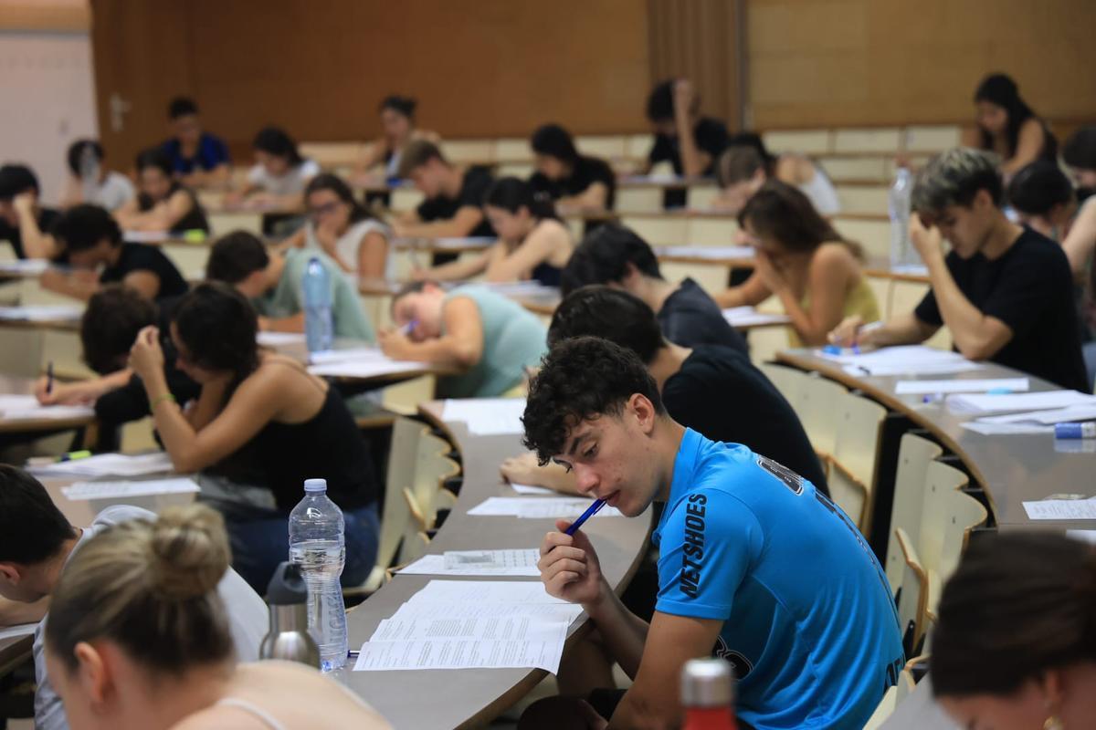PAU 2026: arranca la Selectividad en Alicante con normalidad pese a la huelga educativa