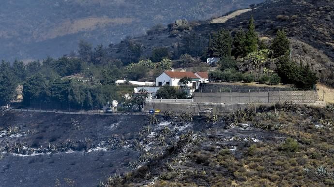 TEJEDA. Incendio en La Cumbre. Casa rodeada por el incendio  | 11/08/2019 | Fotógrafo: José Pérez Curbelo