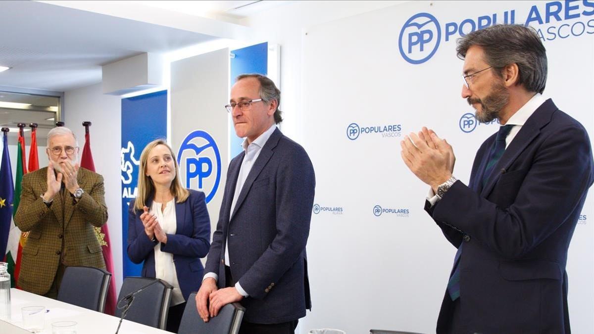 Alfonso Alonso (segundo por la derecha) en la junta directiva del PP vasco, el 24 de febrero del 2020, que ha presidido por última vez. Ha dimitido y deja la política