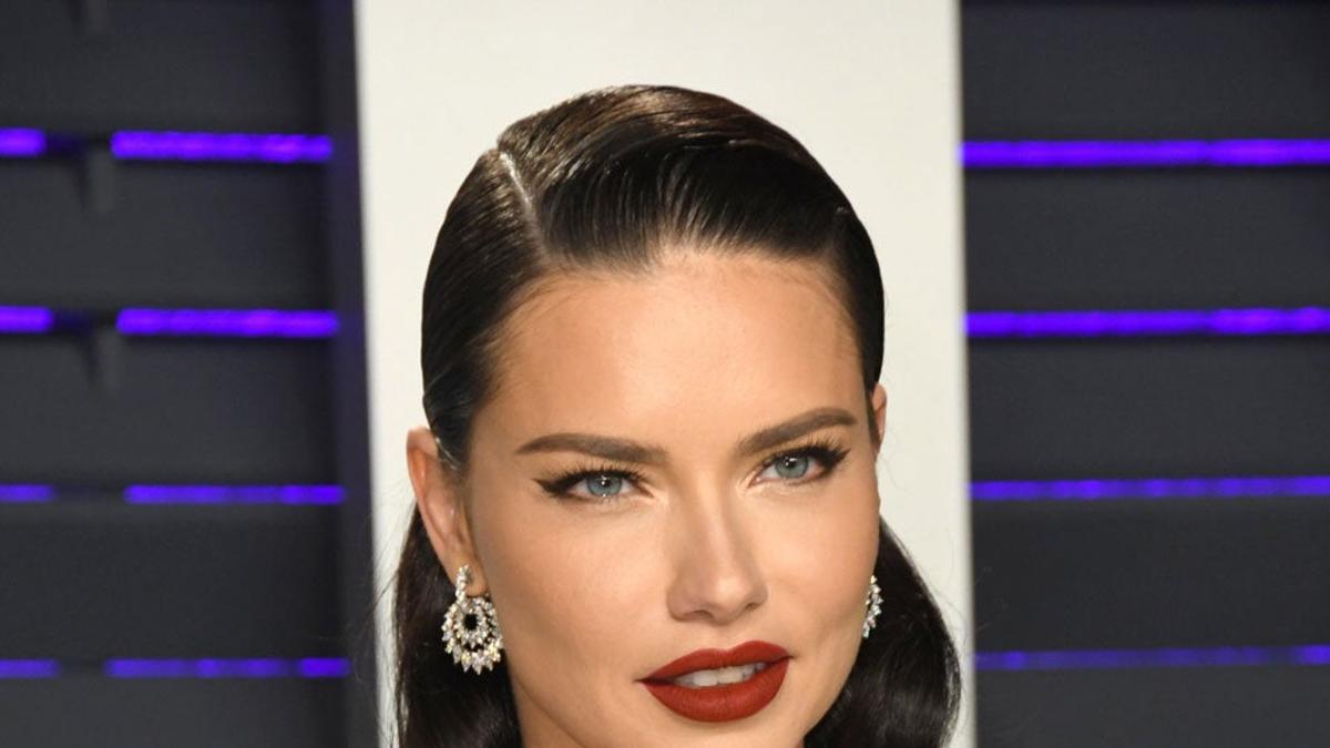 Copia el maquillaje de Adriana Lima en la fiesta post Oscar