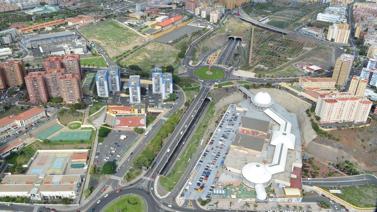 Vistas aéreas de la Feria del Atlántico, Cinco Continentes, Parque Central y CC La Ballena