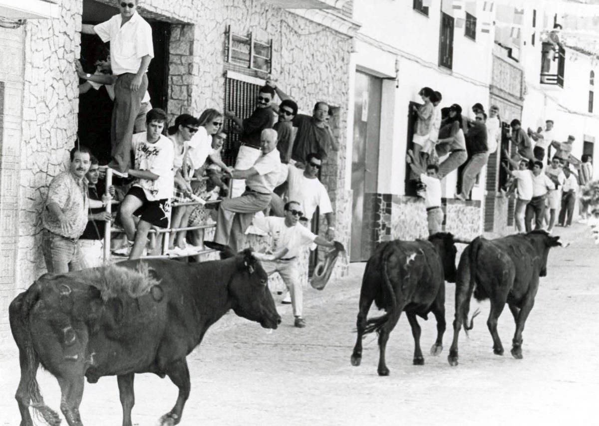 Los encierros de El Viso, en blanco y negro