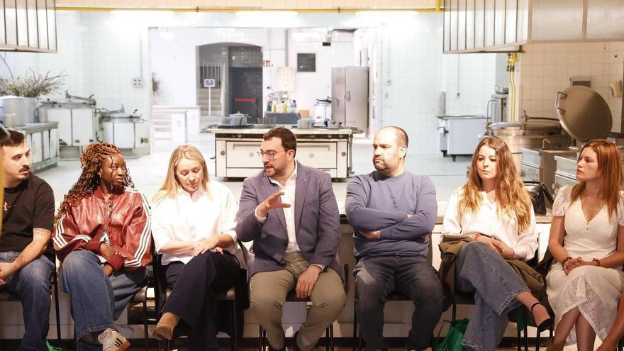 Barbón reúne en Gijón a creadores de contenido de Asturias para escuchar sus propuestas sobre el sector digital