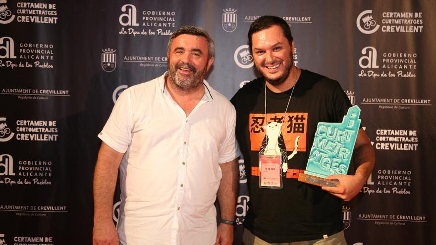 Alex Rey con el alcalde de Crevillent, José Manuel Penalva, Premio Vila de Crevillent al Mejor Cortometraje