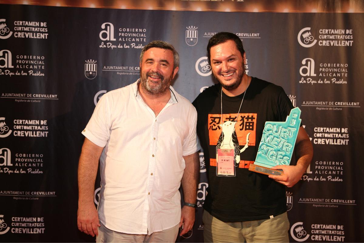 Alex Rey con el alcalde de Crevillent, José Manuel Penalva, Premio Vila de Crevillent al Mejor Cortometraje