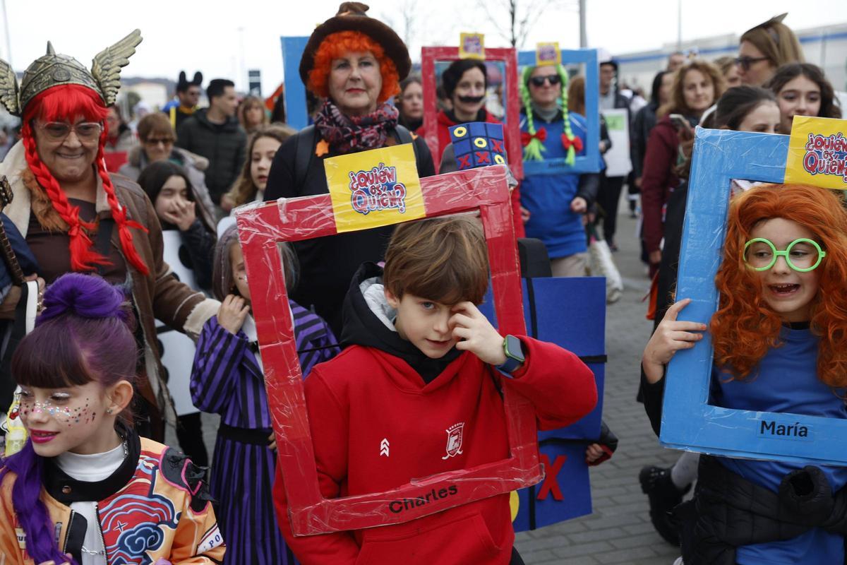 El desfile del Antroxu en la zona oeste de Gijón, en imágenes