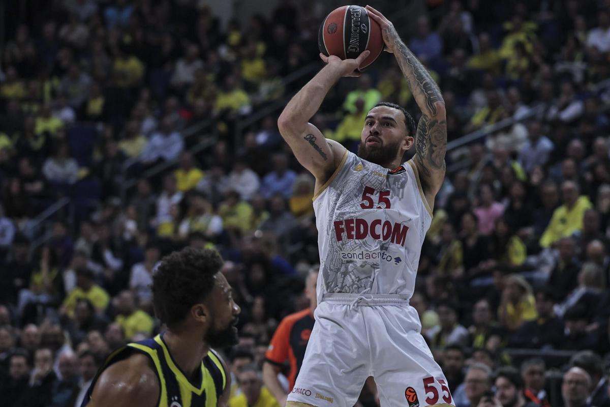 Mike James es uno de los jugadores más críticos con la situación que vive el equipo, pero continúa liderando al grupo