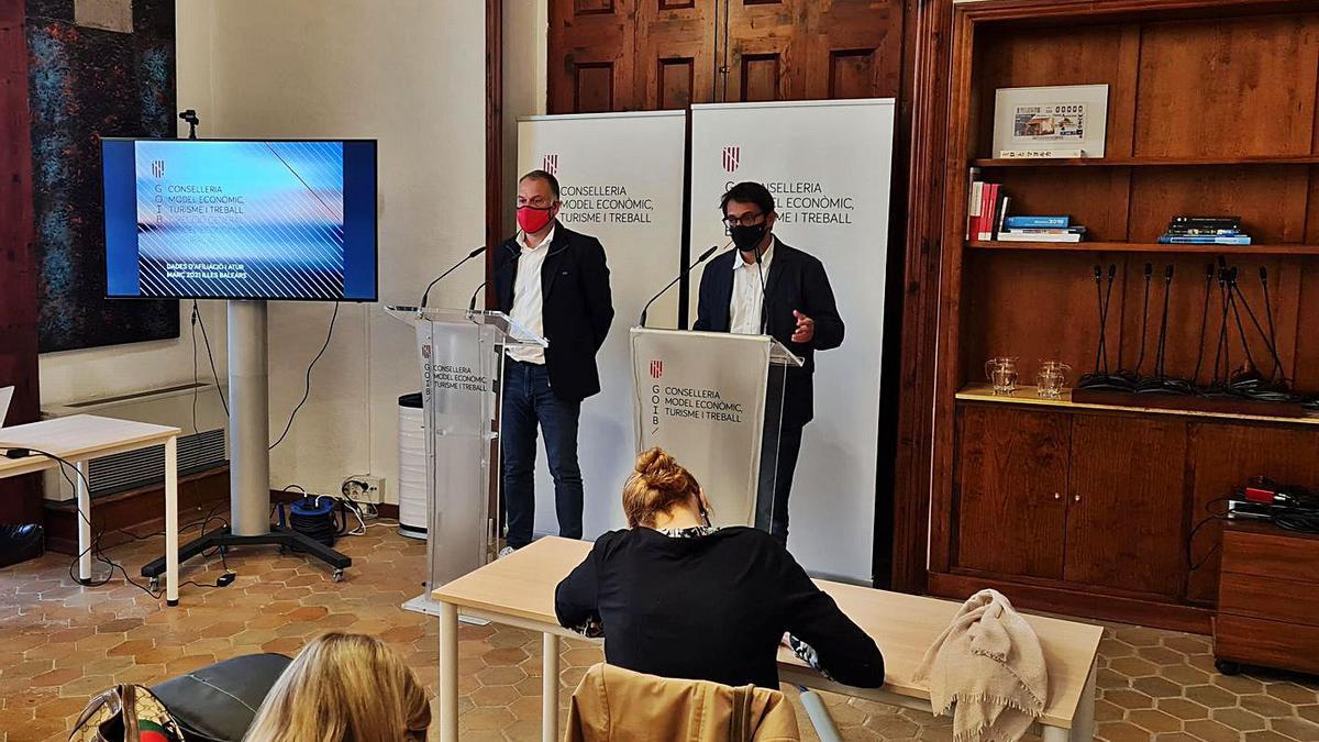 Llorenç Pou y Iago Negueruela durante la rueda de prensa en la sede de la Conselleria.