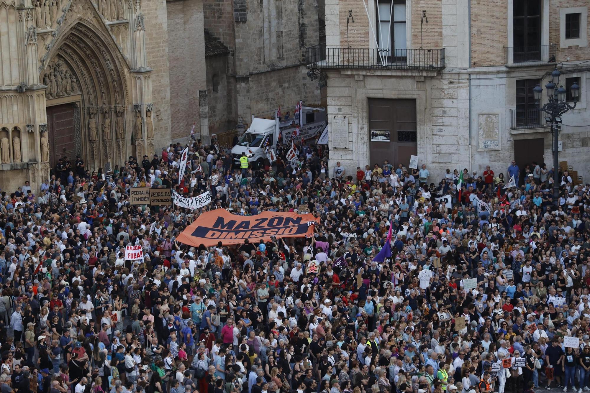 Familiares de las víctimas y afectados por la dana encabezan la manifestación del 29-M