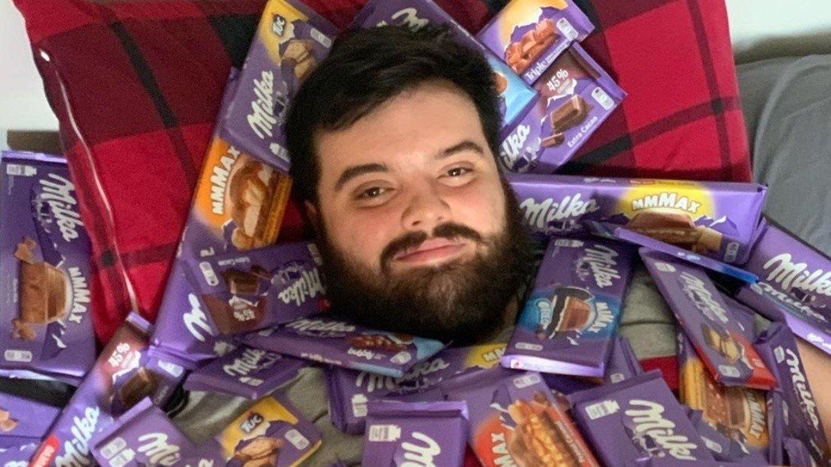 "¿Así cómo queréis que adelgace?", se preguntó Ibai Llanos cuando recibió un cargamento de chocolate