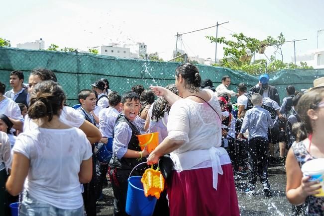 Traida Infantil del Agua de Lomo Magullo 2016