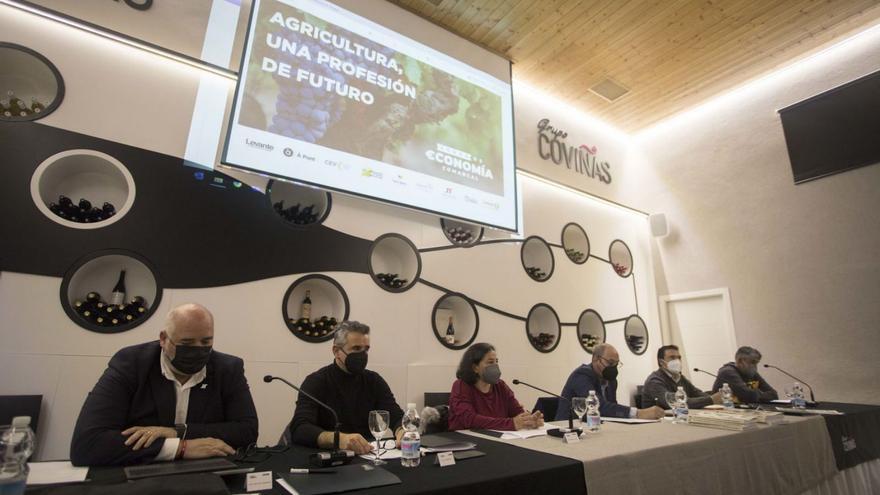 J.M.Medina, R. Llobregat, M. Ruiz, V. Morcillo, R.Navarro y L.Berlanga, durante el acto. | FERNANDO BUSTAMANTE
