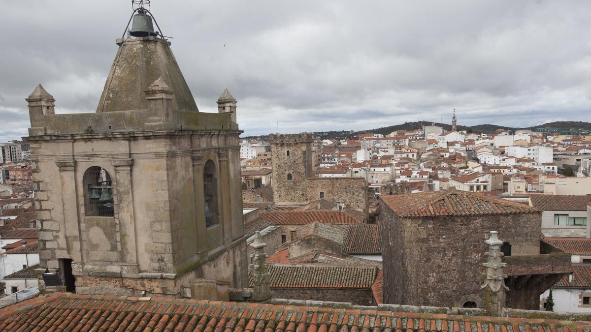 Vista de la ciudad monumental desde el mirador del Palacio de las Cigüeñas.