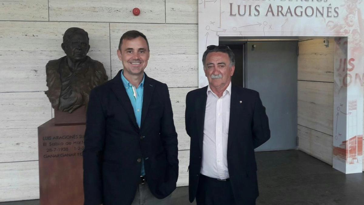 Pepe Mascarell, a la izqueirda, junto al exconsejero del club Alfonso Hernández.