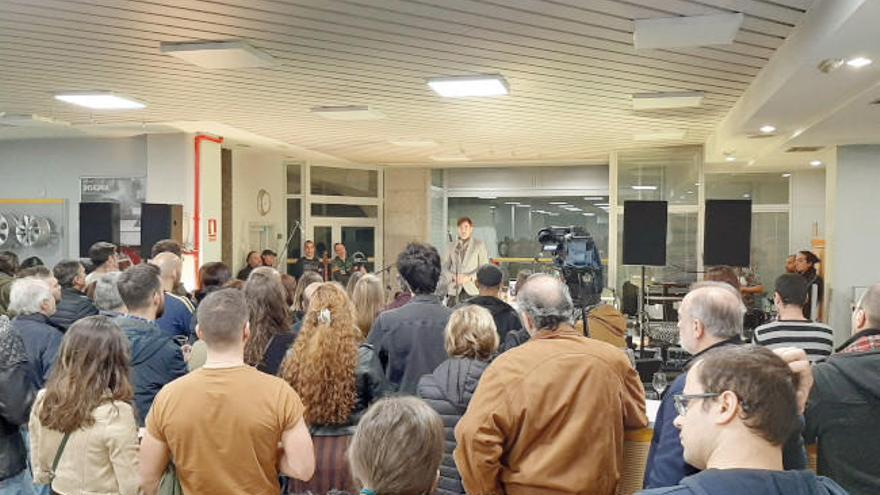 Un momento de la presentación en el concesionario. R.R.