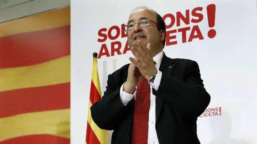 Iceta, ayer, durante su intervención en el mitin de Sabadell. // Efe