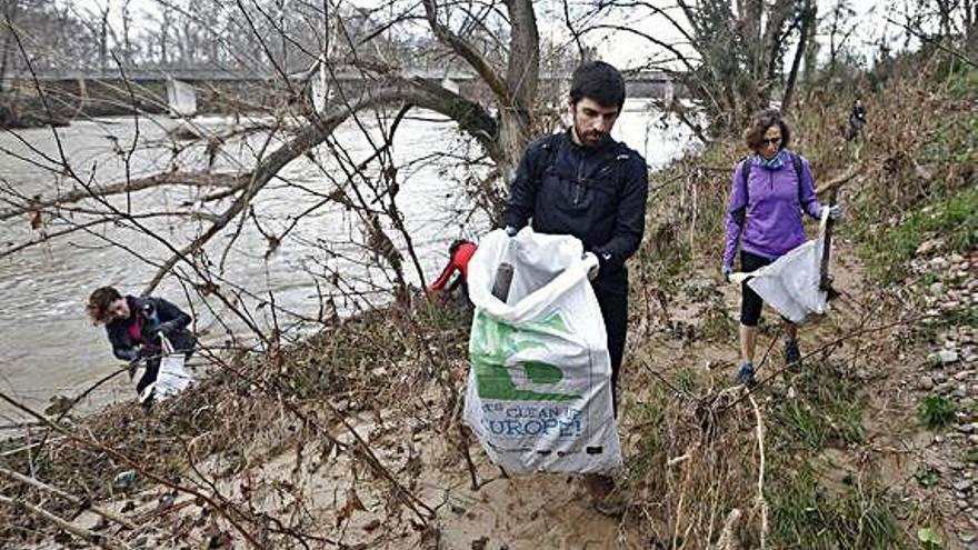 Girona Recollida de residus a la llera del Ter