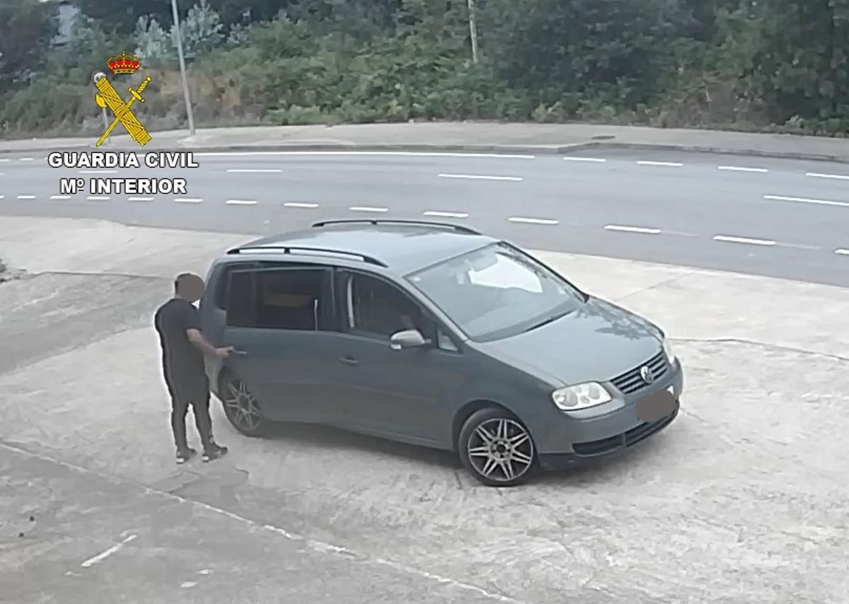 El presunto autor del delito de hurto cometido en Caldas de Reis.