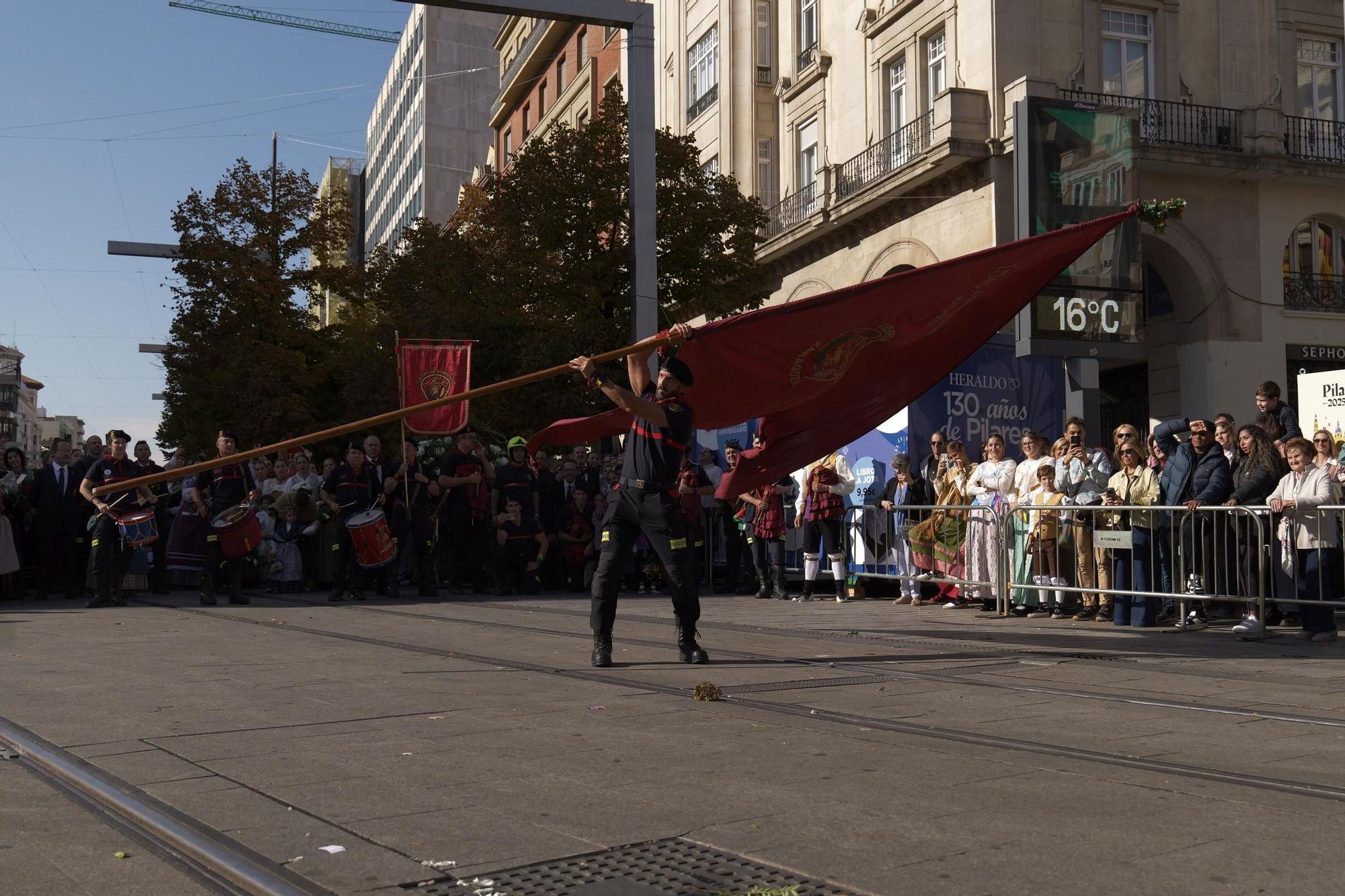 En imágenes | Zaragoza vive su día grande con la Ofrenda de Flores a la Virgen del Pilar