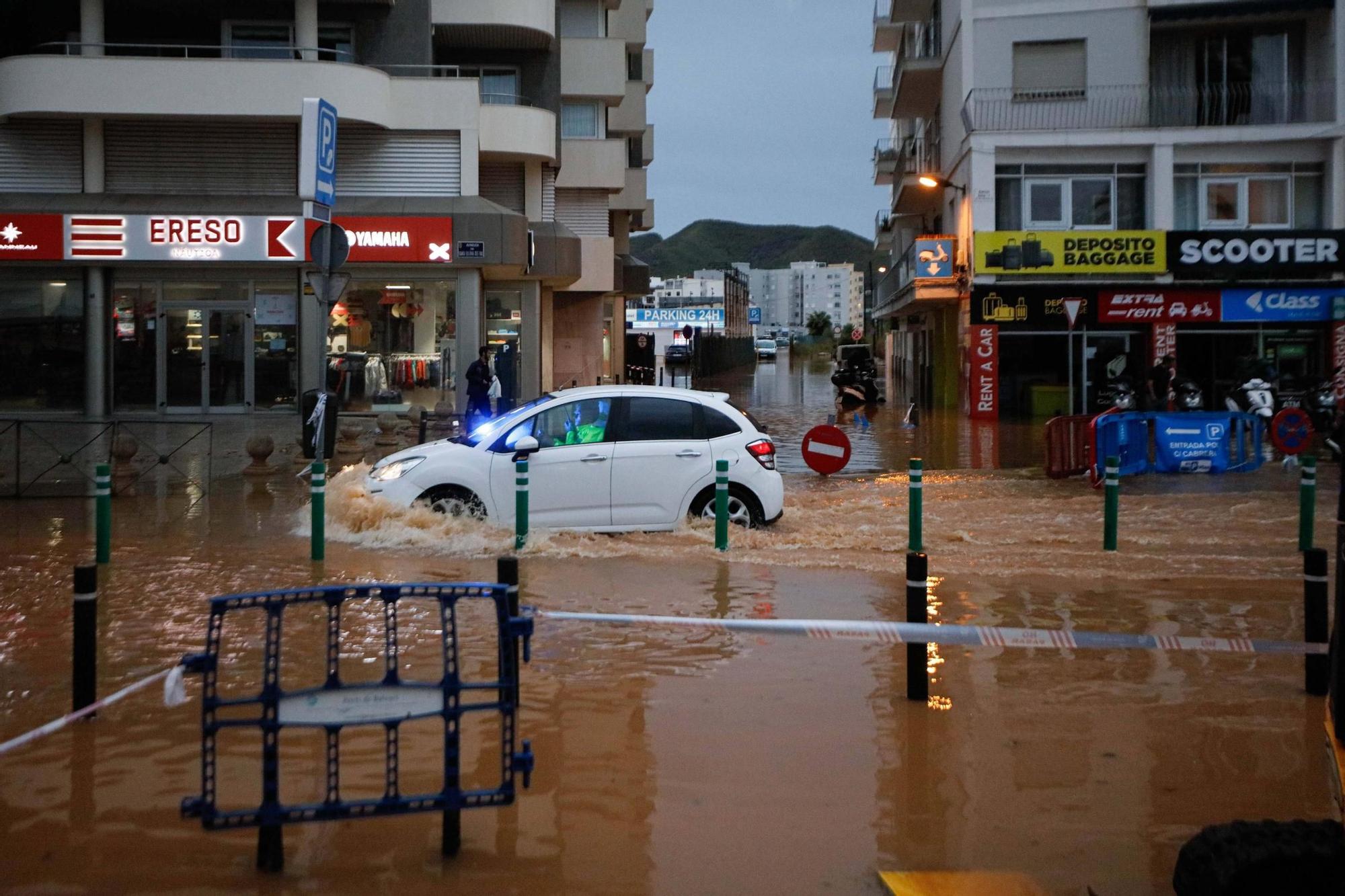 Las imágenes de la dana 'Alice' en la tarde del sábado en Ibiza