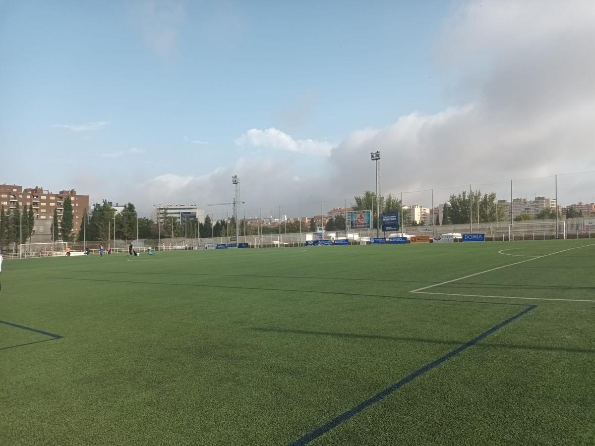 El antes y el después del campo de fútbol de San José tras la gran tormenta del sábado El antes y el después del campo de fútbol de San José tras la gran tormenta del sábado