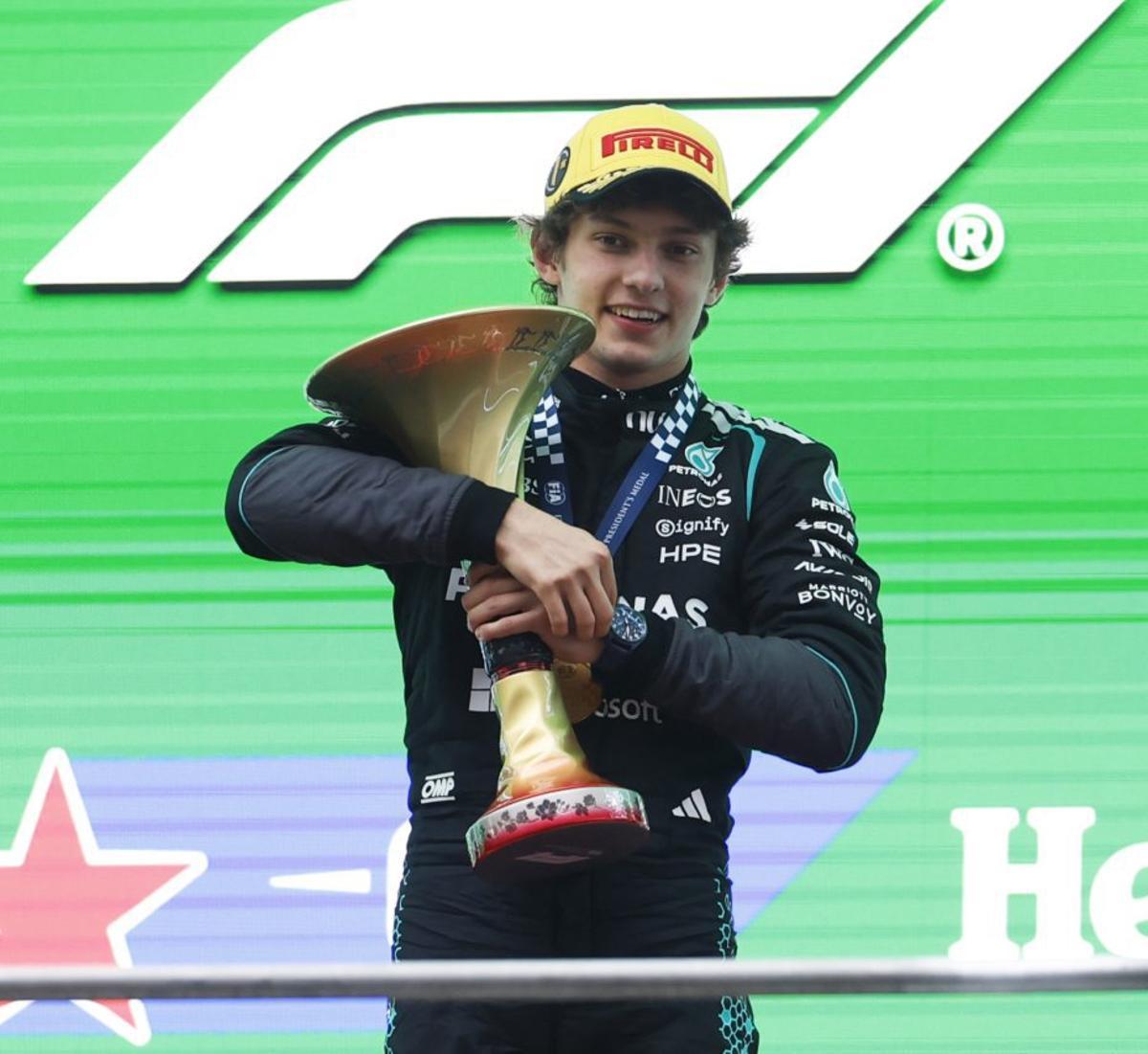 Antonelli es gradua amb luxe i Alonso es rendeix a Shanghai