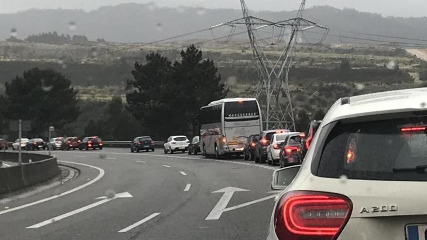 Atasco registrado esta mañana en la AG-55.