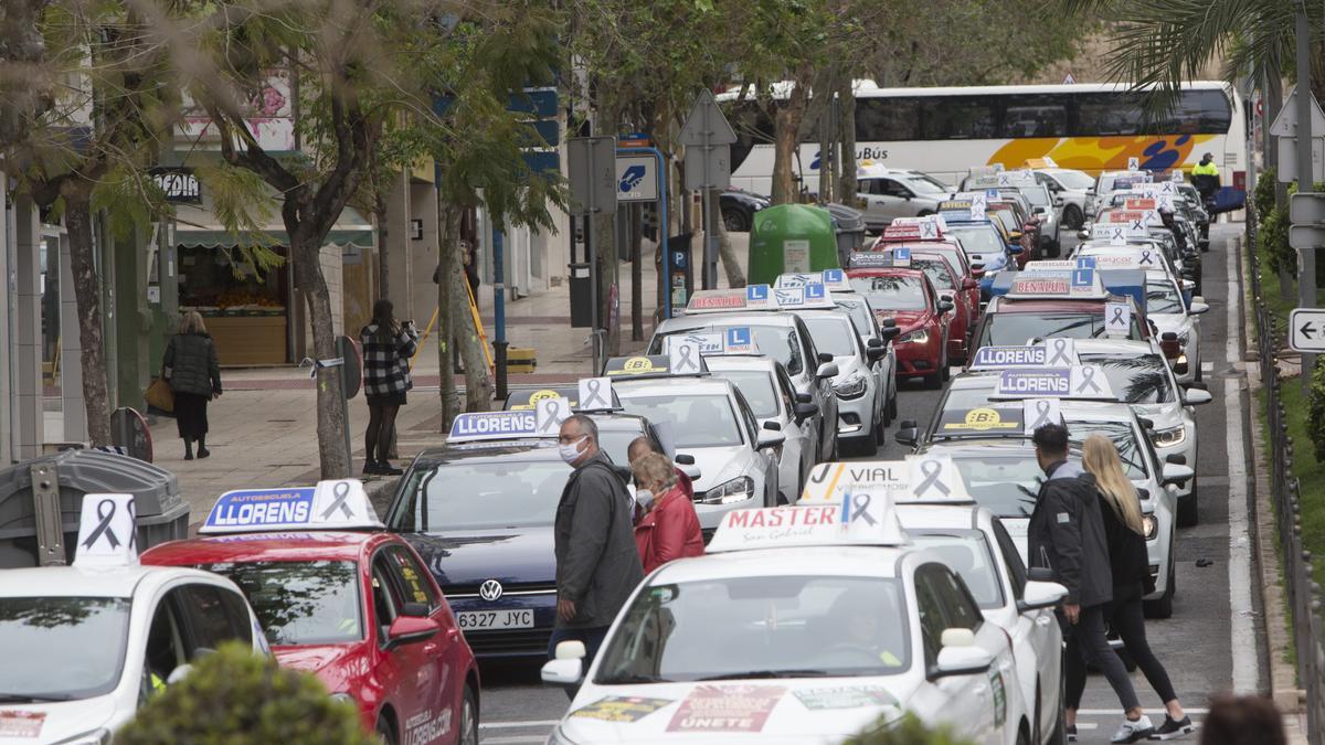 Protesta de las autoescuelas en Alicante