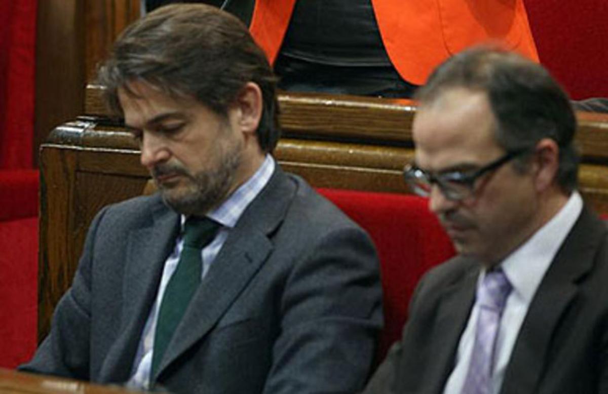 Oriol Pujol (esquerra), durant una sessió plenària del Parlament de Catalunya.