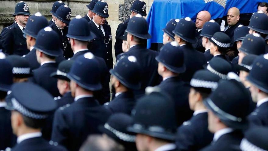 Funeral por el policía degollado en el atentado de Londres