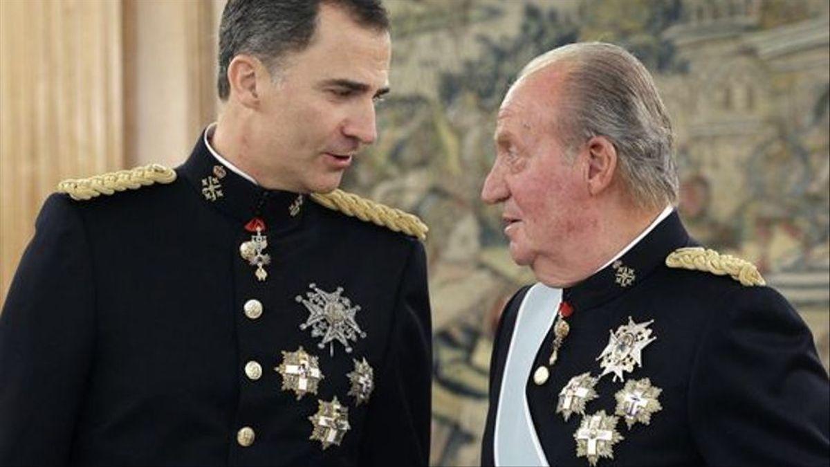 Felip VI i Joan Carles I en una imatge d&#039;arxiu