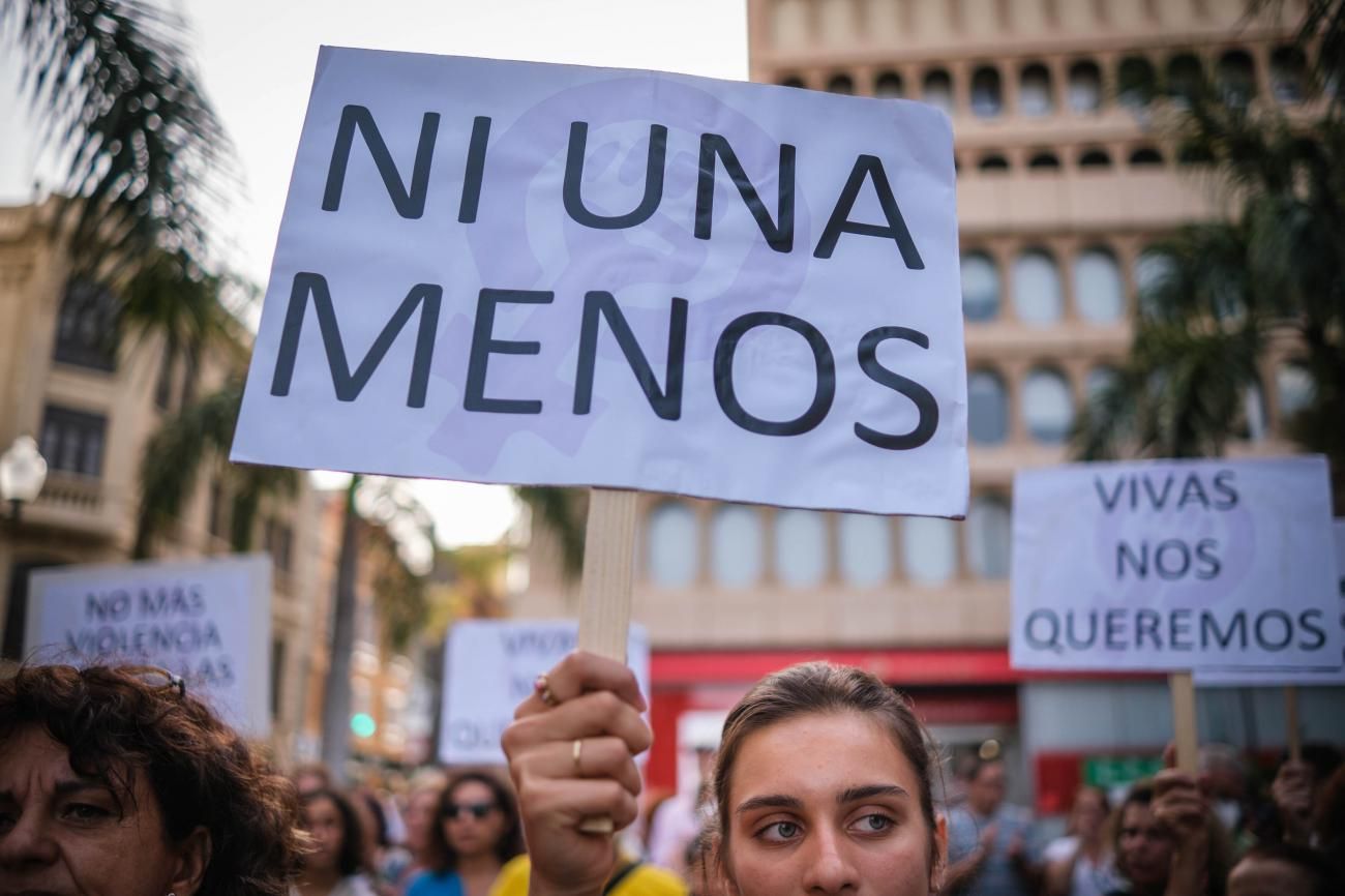 Concentración contra el último asesinato machista en Santa Cruz de Tenerife