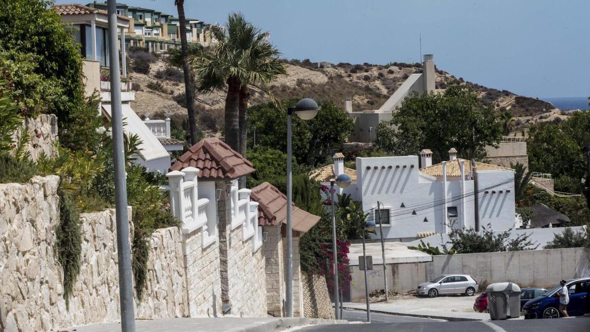 Los clientes internacionales concentran el 72 % de las compras de viviendas de lujo en la Costa Blanca
