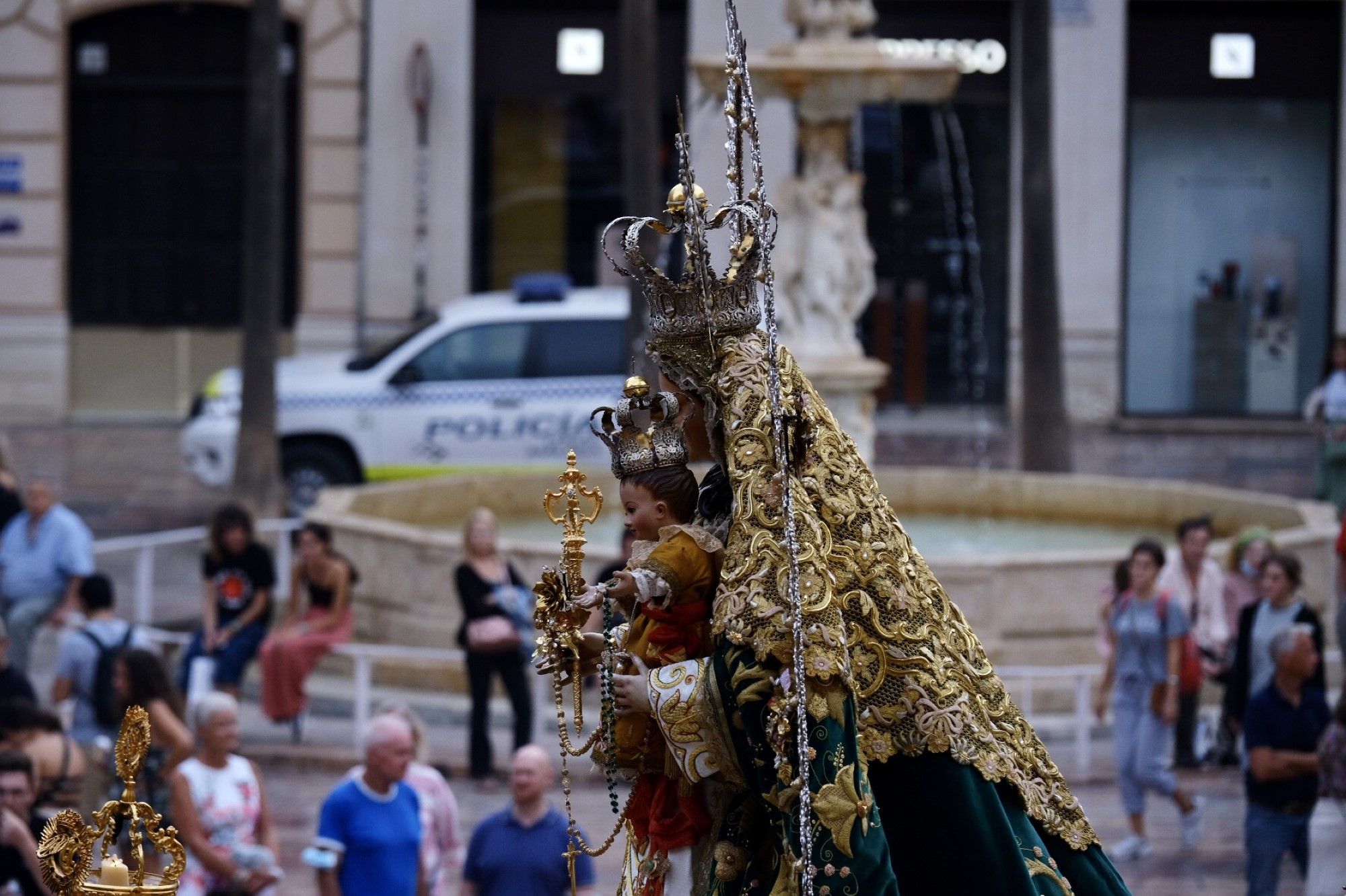 La procesión de la Virgen de los Remedios, en imágenes