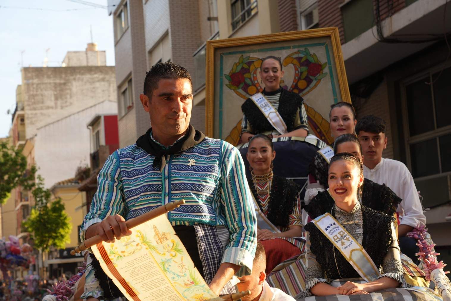 El Grau da inicio a las fiestas de Sant Pere con pólvora, bous y música