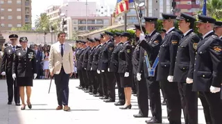 La Generalitat valenciana otorga 107 condecoraciones a policías, incluidos los escoltas de Mazón el día de la dana