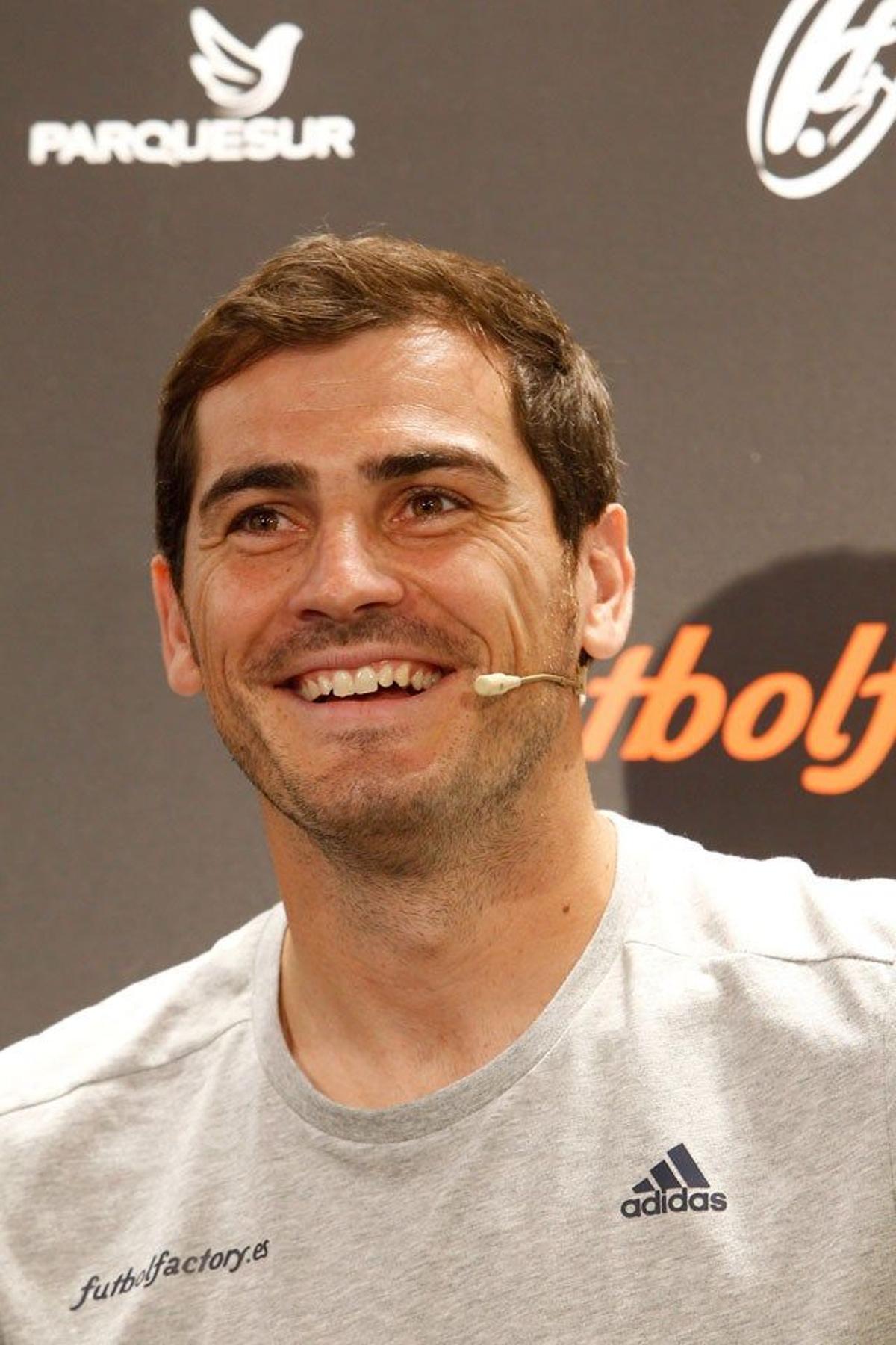 Íker Casillas regresa a Madrid para presentar una nueva tienda de deportes en Leganés