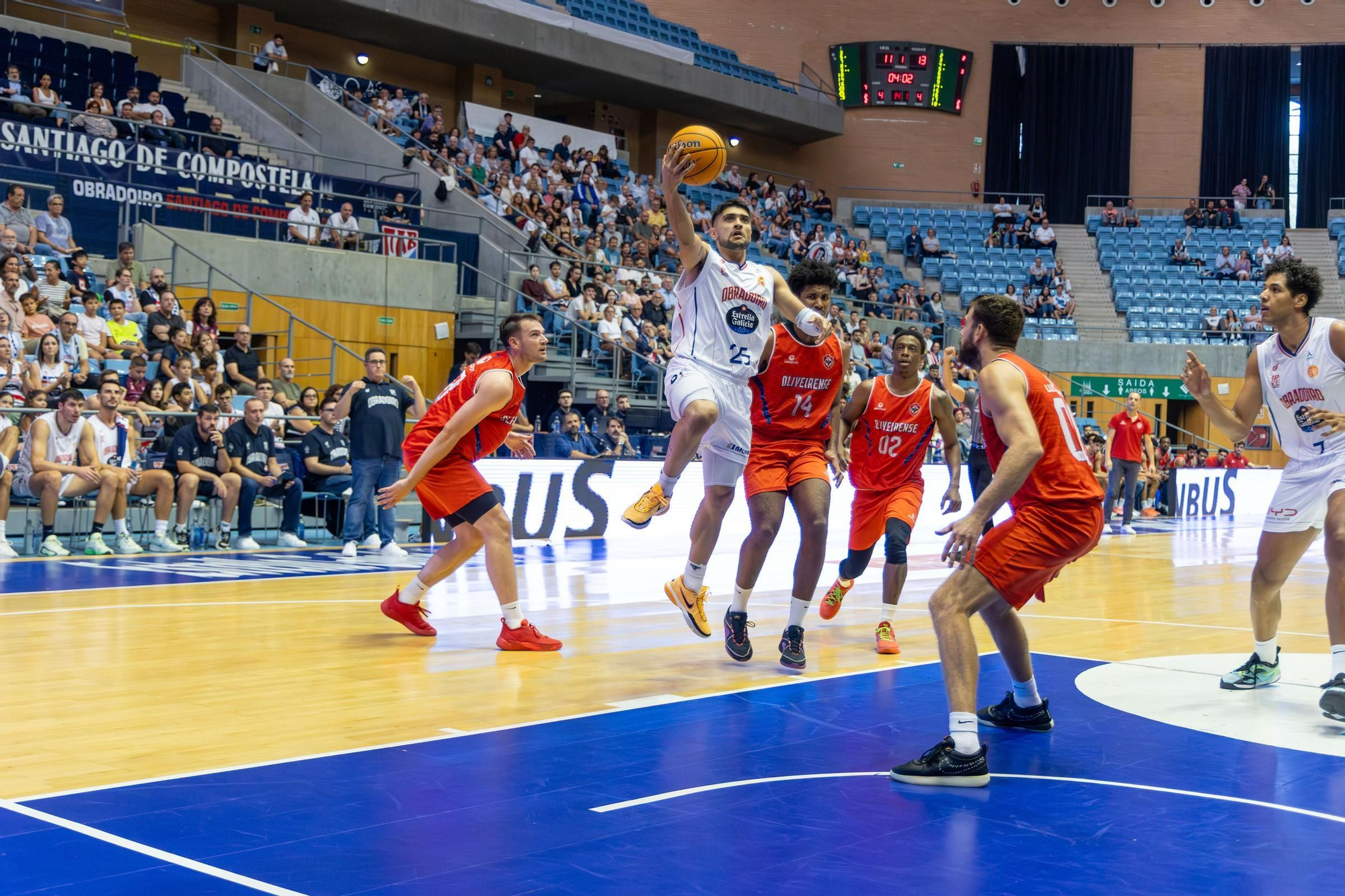 El Obradoiro se lleva su torneo con sangre, sudor y lágrimas
