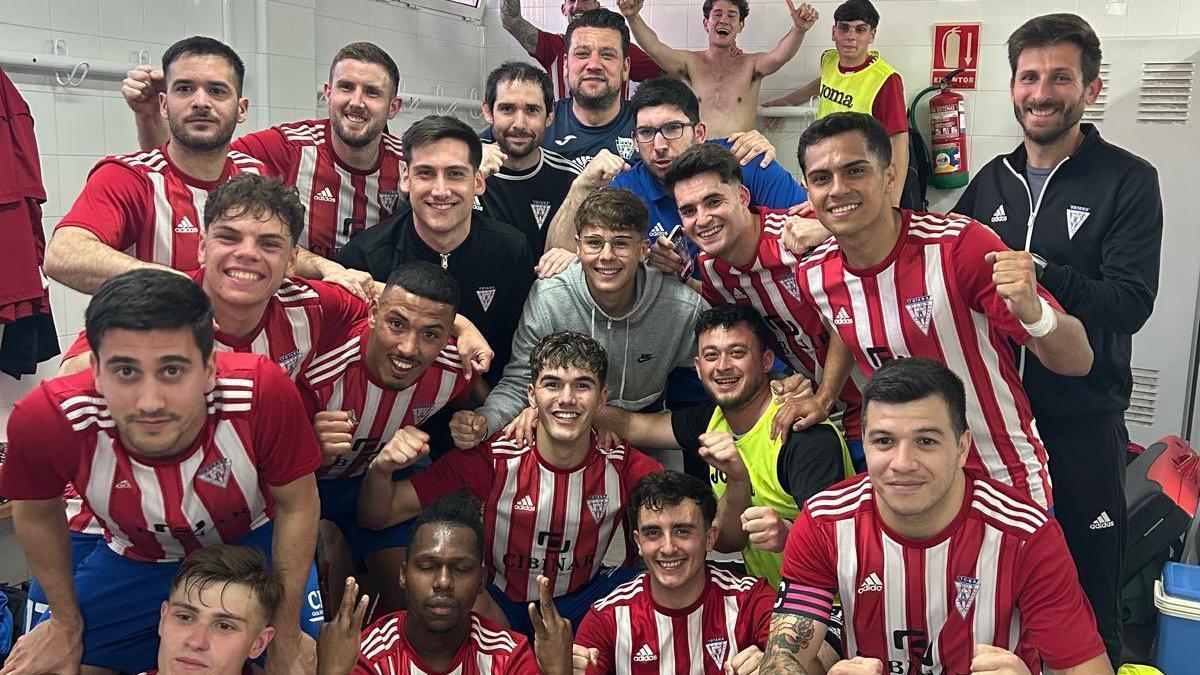 Jugadores del Olímpico de Totana celebrando una victoria esta temporada