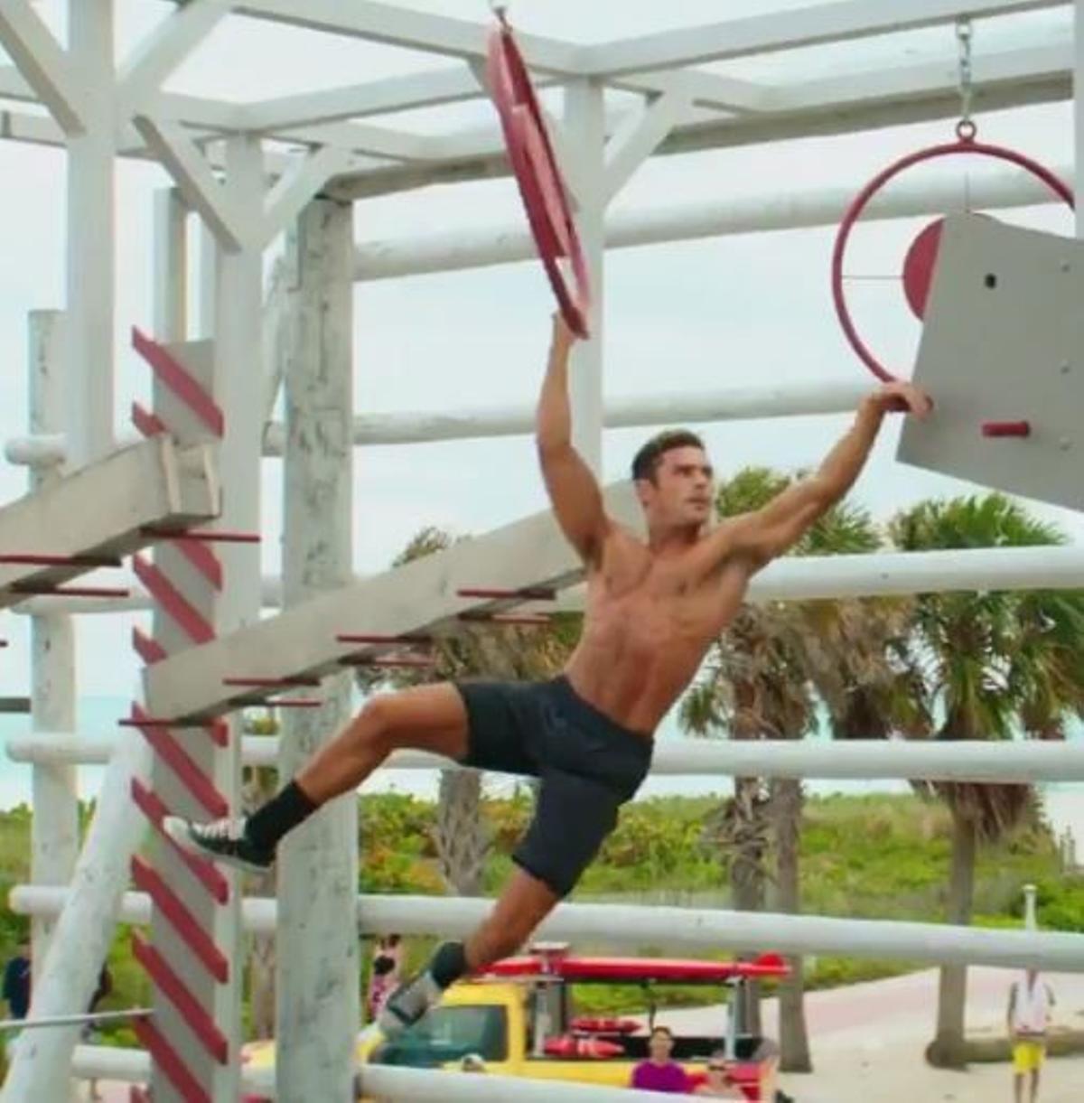 Zac Efron en el rodaje de Los Vigilantes de la Playa