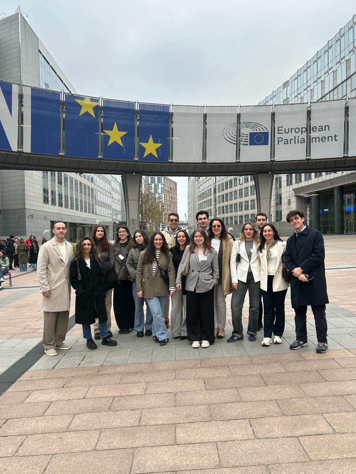 Los participantes en el programa de "mentoring" de Asturias Compromiso XXI en el Parlamento Europeo