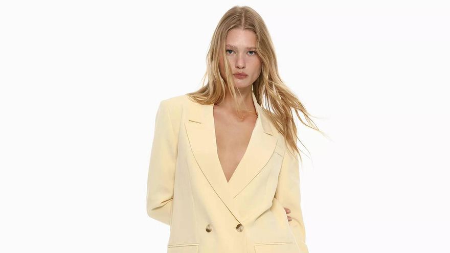 Traje amarillo mantequilla